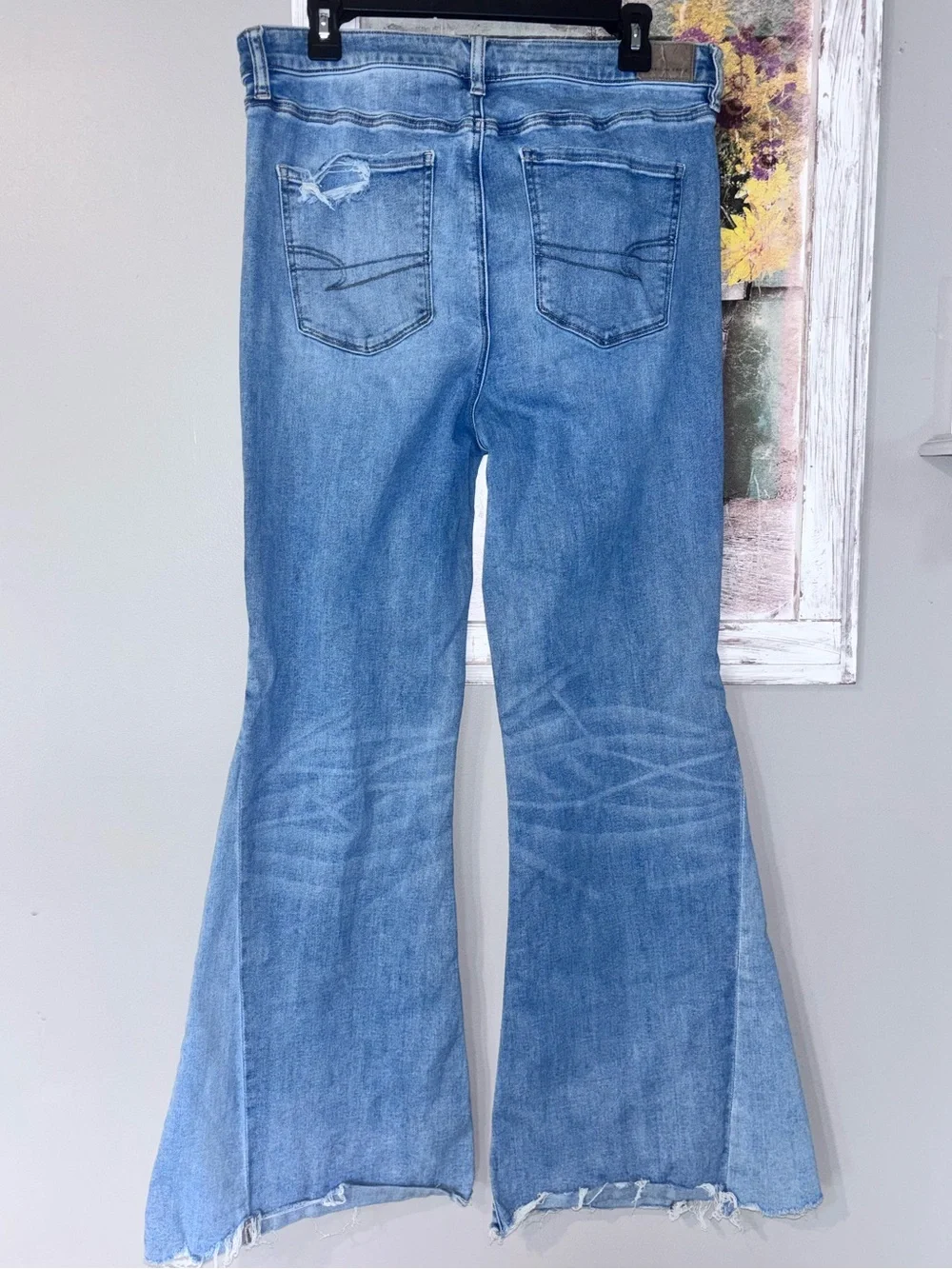 Trendy American Eagle Super High Rise Flare Jeans Womens 16 Blue Stretch Raw Hem - Picture 3 of 8